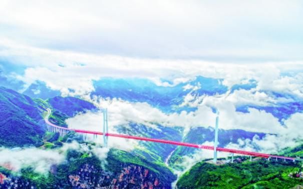 1座桥让英国主持人下巴都要吓掉了,不可思议!中国真的做到了!