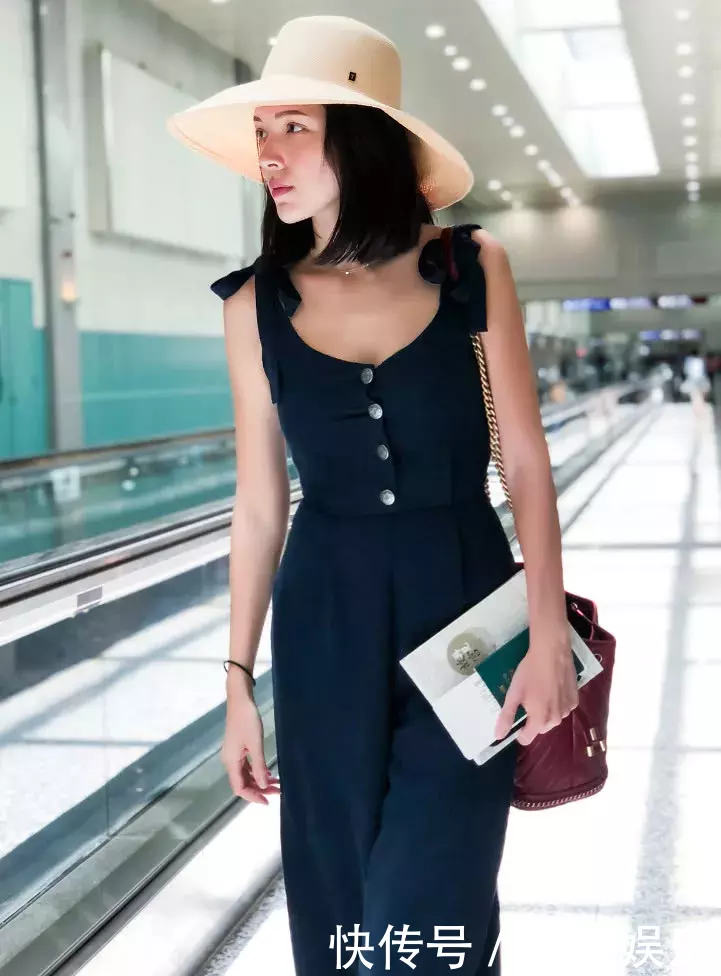 许玮甯一袭长裙亮相，深V抢镜，下半身才是百万粉丝关注的焦点！