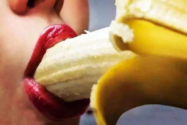 老中医奶奶告诉孙媳，晚上用香蕉搞定祛斑，只需一礼拜斑点如雨下