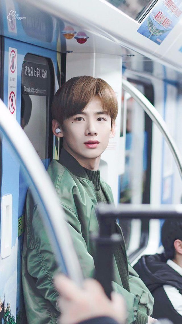 让白敬亭看似整容的6款发型, 男生换发型如换脸!