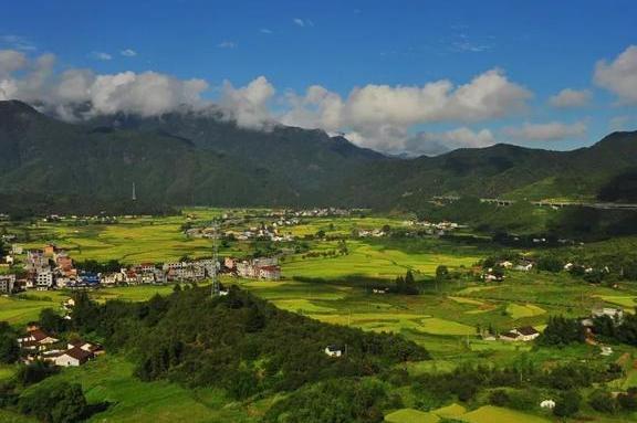 早秋八条进藏公路，每一条都称得上世界级景观大道，你中意哪儿条