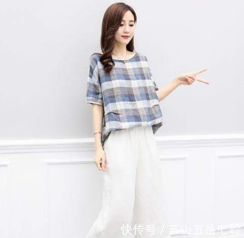 【休闲套装】女人过了五十岁,少穿裙子,多穿这样的套装,好穿方便显年轻