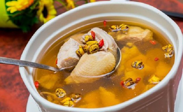  石斛@这野草名叫石斛，生长在石缝上，过去农民不重视，如今一株