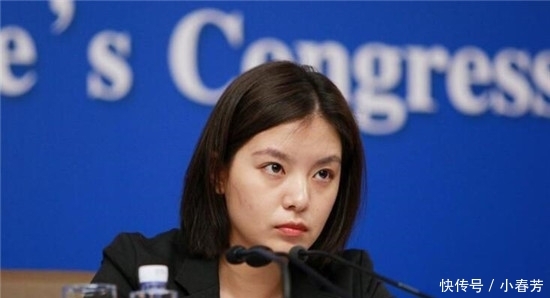 她被誉为中国最美女翻译,外交部的"冰美人",生活照更让人动心