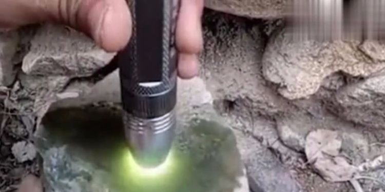 农村盖房用的竟是玉石，到底是愚钝，还是玉石多到可以任性？