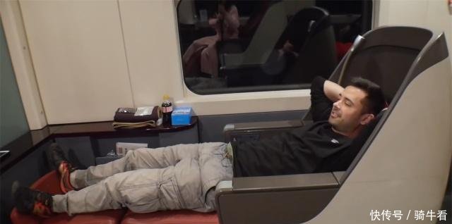 中国高铁商务座价格是二等座的三倍，对比看看它贵的原因
