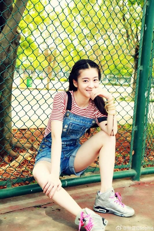 张雪迎撞衫欧阳娜娜,光看腿就够了!网友:没有对比就没有伤害