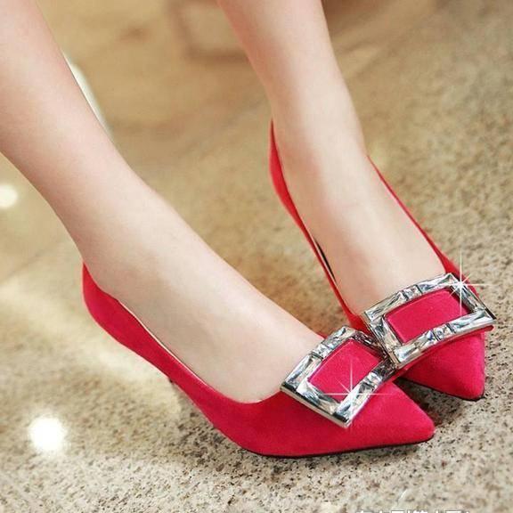 时下正流行穿浅口尖头高跟鞋！穿上既性感又时髦