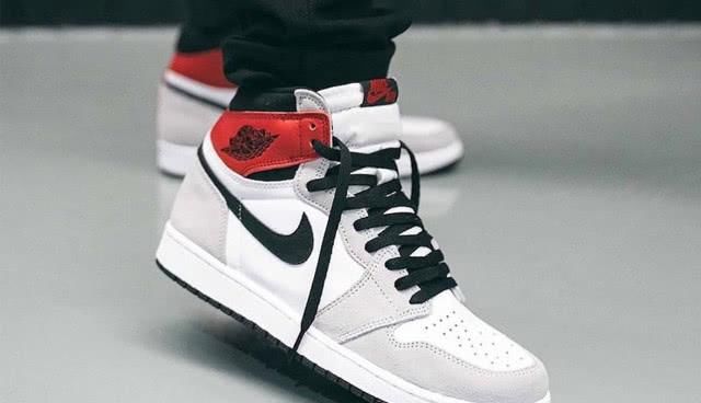 进化版:黑白灰的高级搭配还不够看,进化版高级配色AJ1来袭,这次mid还是输了