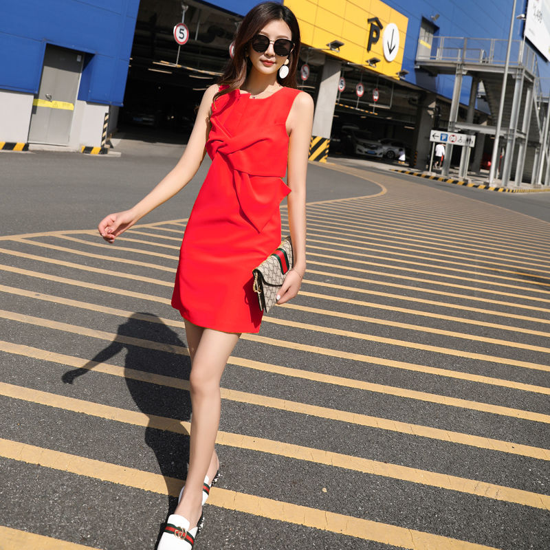 姐姐，你胆子够大的，穿这种连衣裙回家，小心老妈收拾你