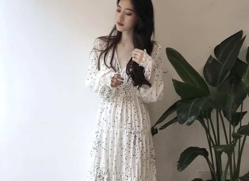  女人@春暖花开,爱美的女人都穿套装裙,简单好看还减龄,洋气的不得了