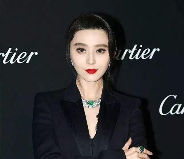 明星｜无滤镜无P图，高清相机下女明星们颜值你给打几分？