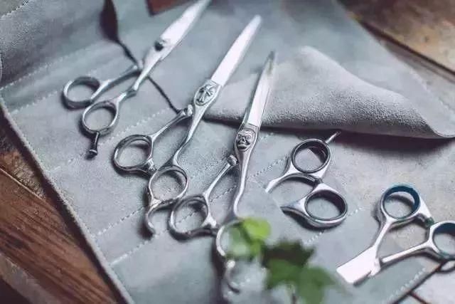 还在流行小奶狗?Instagram盐系小哥哥火遍悉尼CBD，只因他修长有