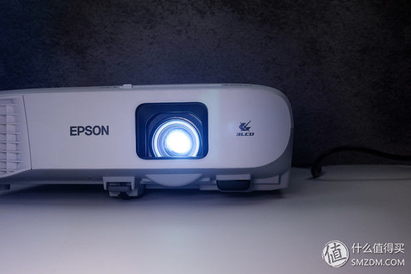 #达人发文幸运屋#商教两用的专业投影机新选择:探寻 EPSON 爱普生CB-970 投影机