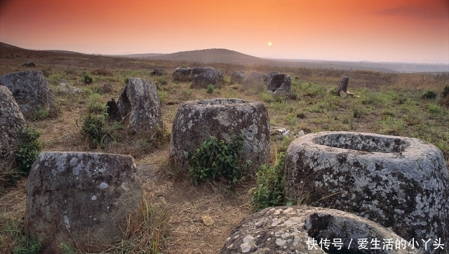 全球十大奇特的自然景观，五色河呈现五种色彩，看起来非常的梦幻
