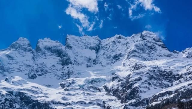 天堂向左，雨崩向右。不去天堂，就去雨崩