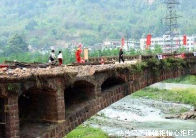 国内有座“桥坚强”，历经七级地震天降巨石，至今屹立不倒
