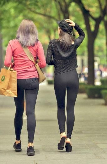 #女人味#街拍喜欢穿紧身裤的小姐姐好有女人味,大街上走着好性感