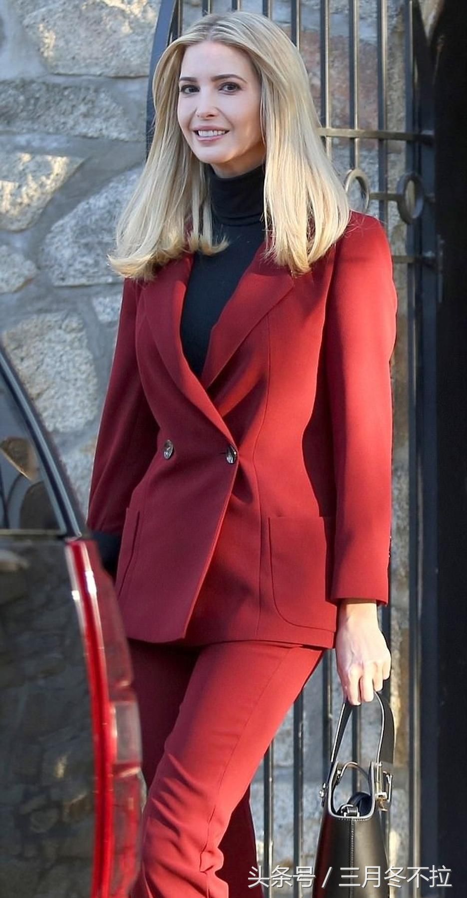 特朗普闺女伊万卡微笑甜美:网友:果然有时尚名媛商界精英的范儿