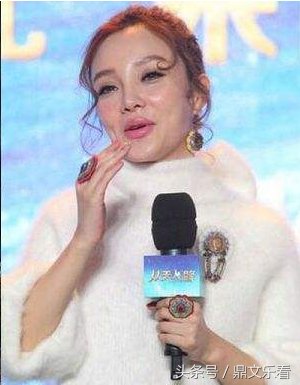 李小璐本来整的挺美挺性感的 还不满足结果整容过度导致脸部扭曲