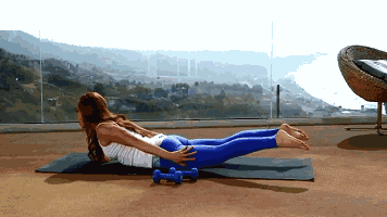 干货| 送周韵上热搜的一字肩天鹅颈，学会这5个动作你也能拥有