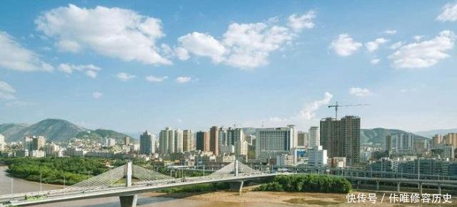  「唯一」我国唯一一座“站名”有争议的火车站，外地人靠蒙，外