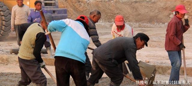 农民60了还干活，专家不嫌累老农反问5句话，专家无言以对！