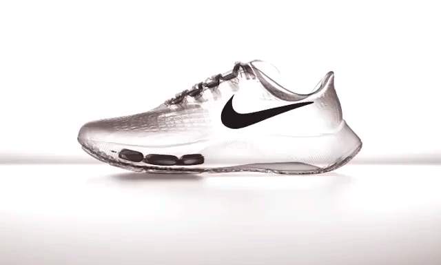  [最新]加厚 Zoom＋全掌 React！Nike 最新“飞马跑鞋”太顶了！