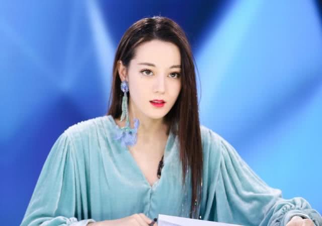  [CM]5CM裤子到底有多短？热巴穿上后还抬腿互动，口袋内兜都露出来了