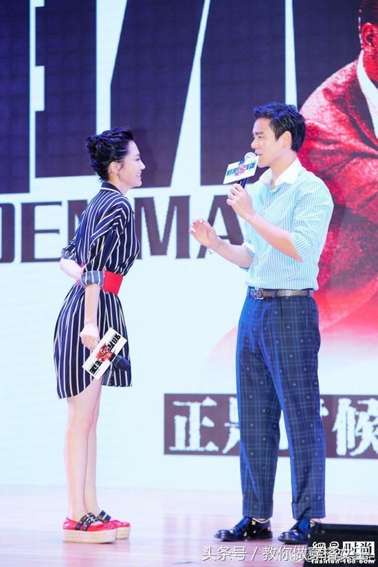 许晴年近50依旧风情万种 穿搭也是很有一套