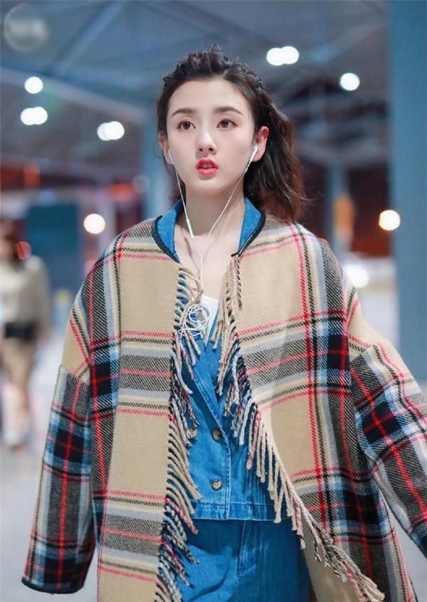  「黑色」你还知道怎么穿搭吗？学学这些女明星吧！