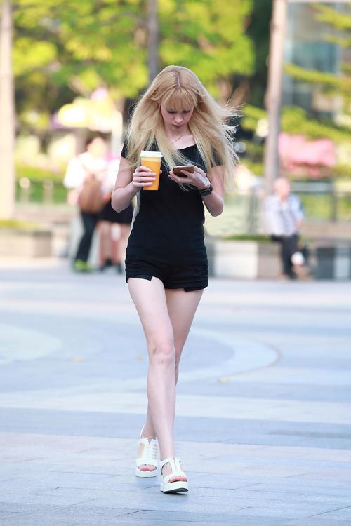 街拍友：短裤的天下，大长腿的时代