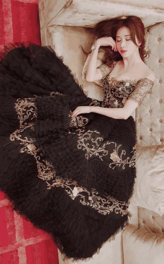 43岁林志玲穿随性驾驭各种风格的衣服,看起来依然那年轻漂亮