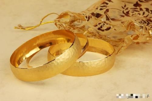  【值得】“活扣”和“死扣”的黄金手镯，哪个值得去买？