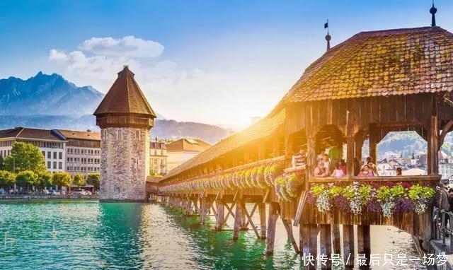 这个美到窒息的国家，用一个煎饼果子就能买到湖景别墅