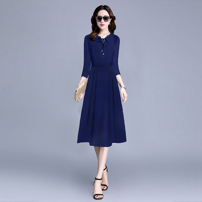 我51岁了，今秋特爱穿这款高贵秋裙，时髦又不失高贵，当真美