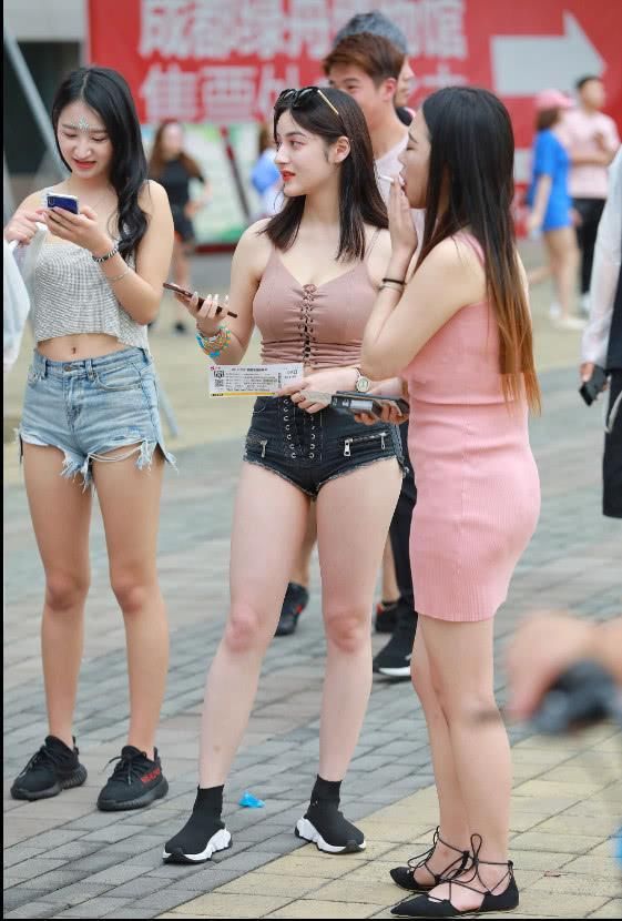 是不是只要是微胖女人，穿衣服都是修身的呢?短裤更是如此?