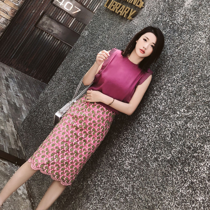 显气质的一款连衣裙，赚足回头率，充满了时尚优雅的美感