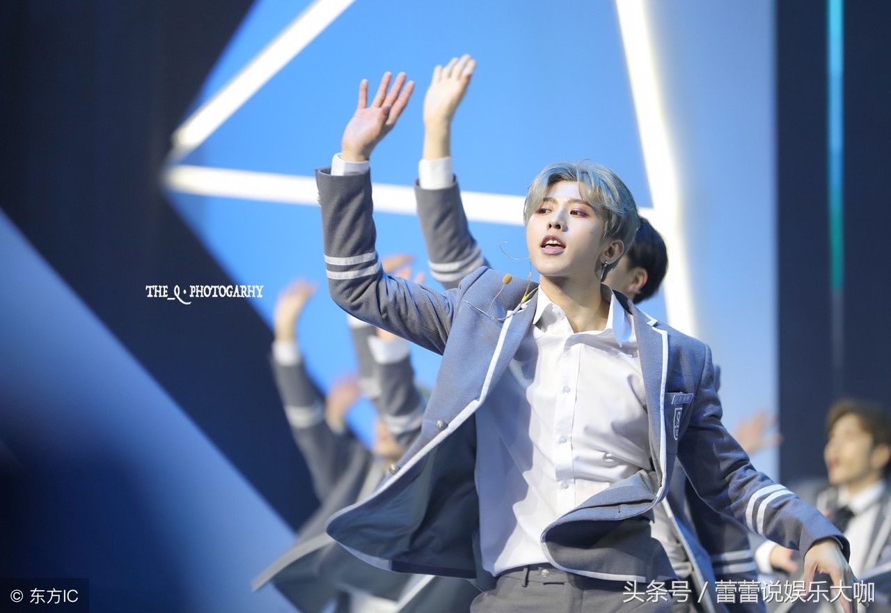 蔡徐坤参加某个综艺节目,网友说他的演艺之路