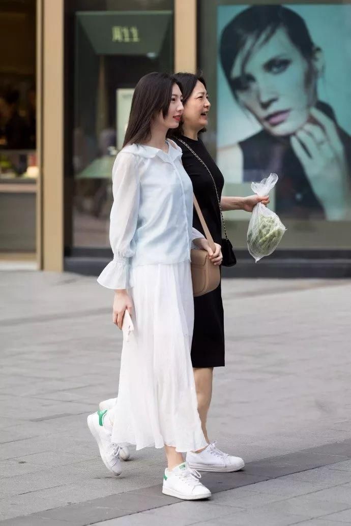 街拍美女:美不美看腿,大长腿美腿的性感美女