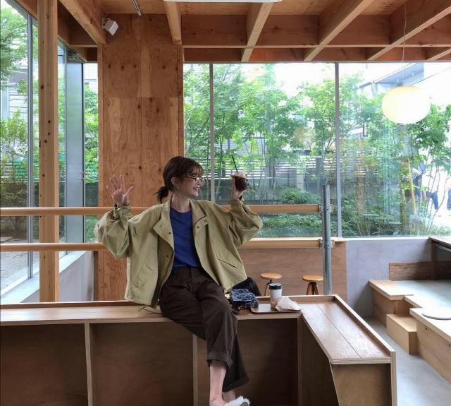  『柔美』春天穿搭还没有拿下？人见人爱的十组穿搭示范性，显年轻柔美有气场