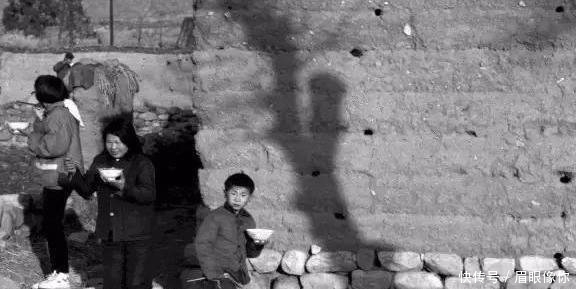  「农村」在义门,一组农村30年前吃饭的老照片!看完莫名感伤!