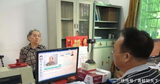 下岗之后，年龄也达到了45岁，却没钱缴纳社保，怎么去处理