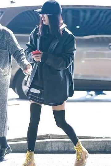 杨幂也太会穿了! 网友: 难怪腿看上去一直那么细