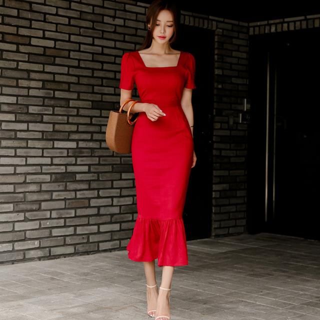 女人不穿过膝裙，今秋流行性感的包臀裙，让你自信更有气质