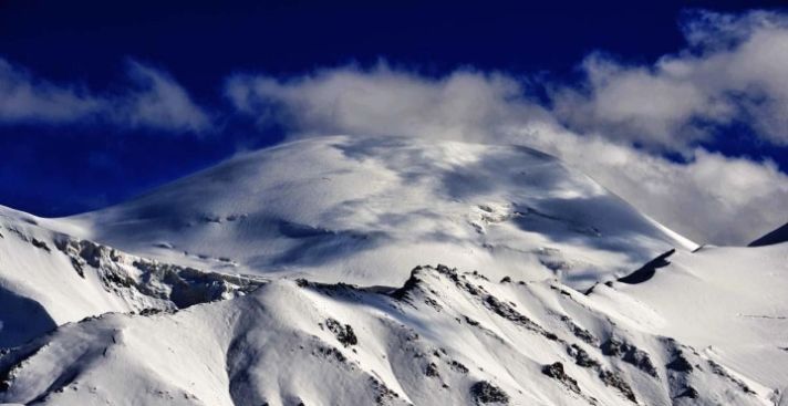 在古代神话发源地的昆仑山, 科学家发现恐怖的“地狱之门”