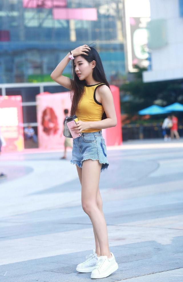 街拍：女神夏天大长腿，图1优雅性感，图2亭亭玉立，图6单纯简单