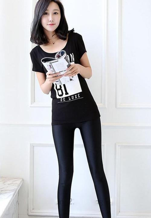 街拍:甜蜜的紧身打底裤小姐姐,清爽有活力!