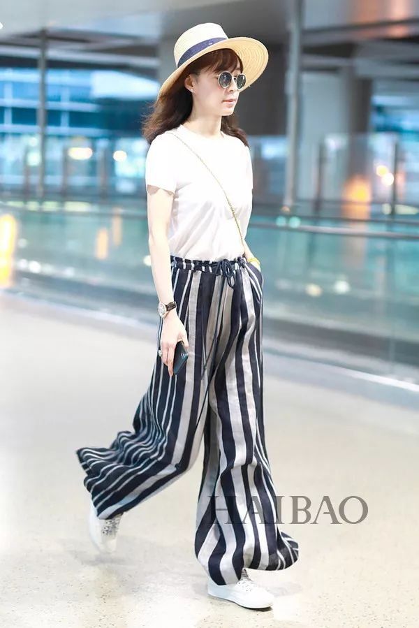 瘦回巅峰的赵薇年轻10岁!白百何这脸是怎么了?【海报街拍】