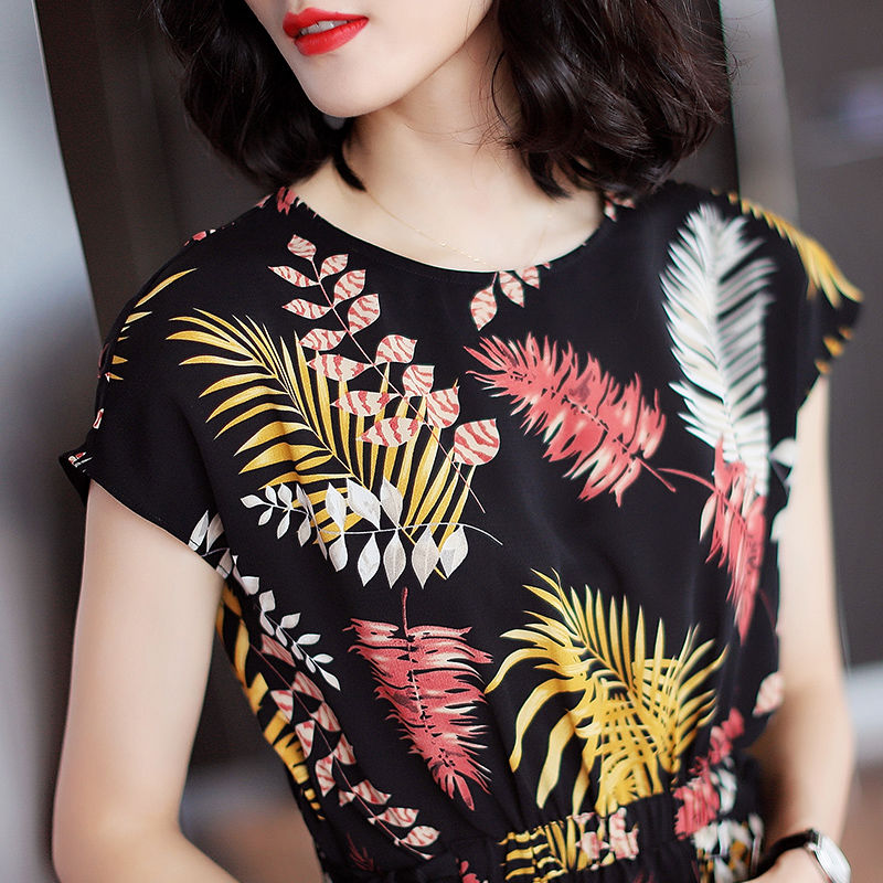 不得了，太美了!三伏天，44岁老婆穿这短裤套装，美得魅力四射